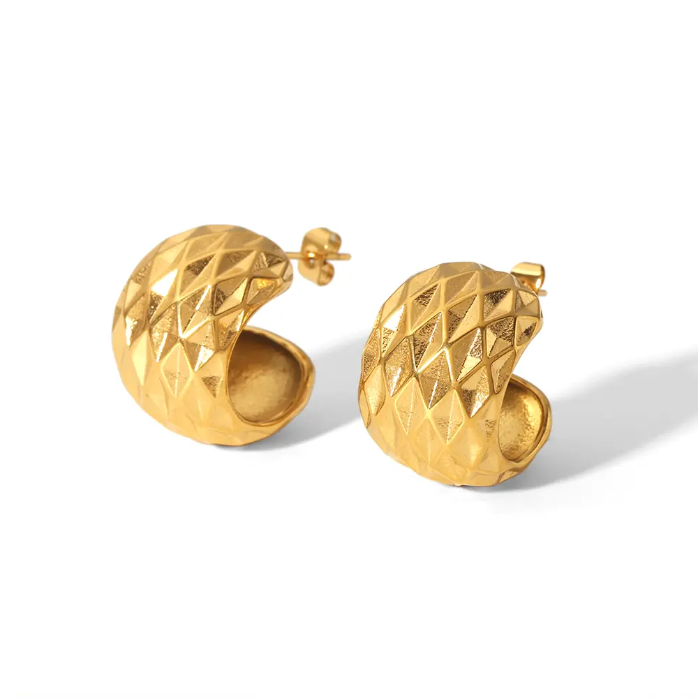 1 par de pendientes de botón de acero inoxidable chapados en oro de 18 quilates con textura de rombo en forma de C de estilo minimalista clásico para mujer h5 